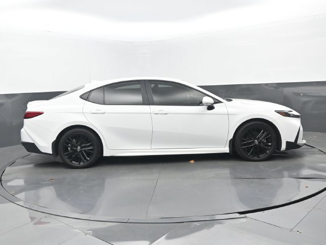 Used 2025 Toyota Camry SE FWD image 2