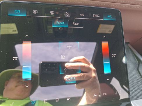 Used 2025 Cadillac Escalade Sport w/ LPO, ONYX Package image 27