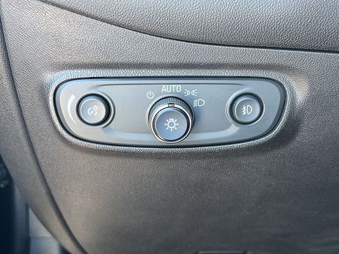Used 2020 Chevrolet Equinox LT FWD image 16