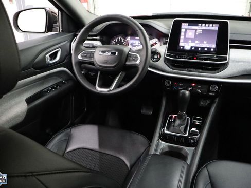 Used 2025 Jeep Compass Latitude image 28