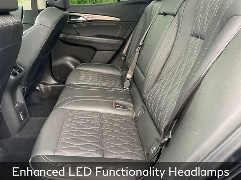 Used 2022 Buick Envision Avenir w/ Technology Package II FWD image 11