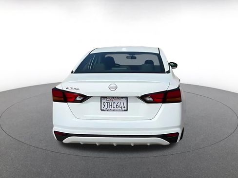 Used 2025 Nissan Altima 2.5 SV FWD image 12