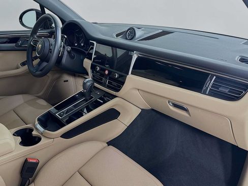 Certified 2026 Porsche Macan AWD/4WD image 30