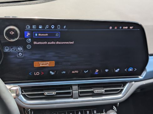Used 2024 Chevrolet Equinox EV LT FWD image 28