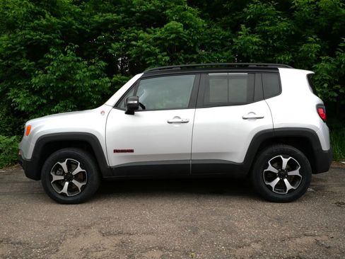 Used 2021 Jeep Renegade Trailhawk w/ Trailer Tow Group AWD/4WD image 4