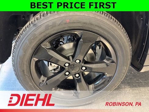 New 2025 Jeep Grand Cherokee Altitude w/ Trailer Tow Package image 8