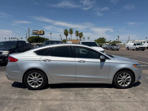 Used 2017 Ford Fusion SE FWD image 11
