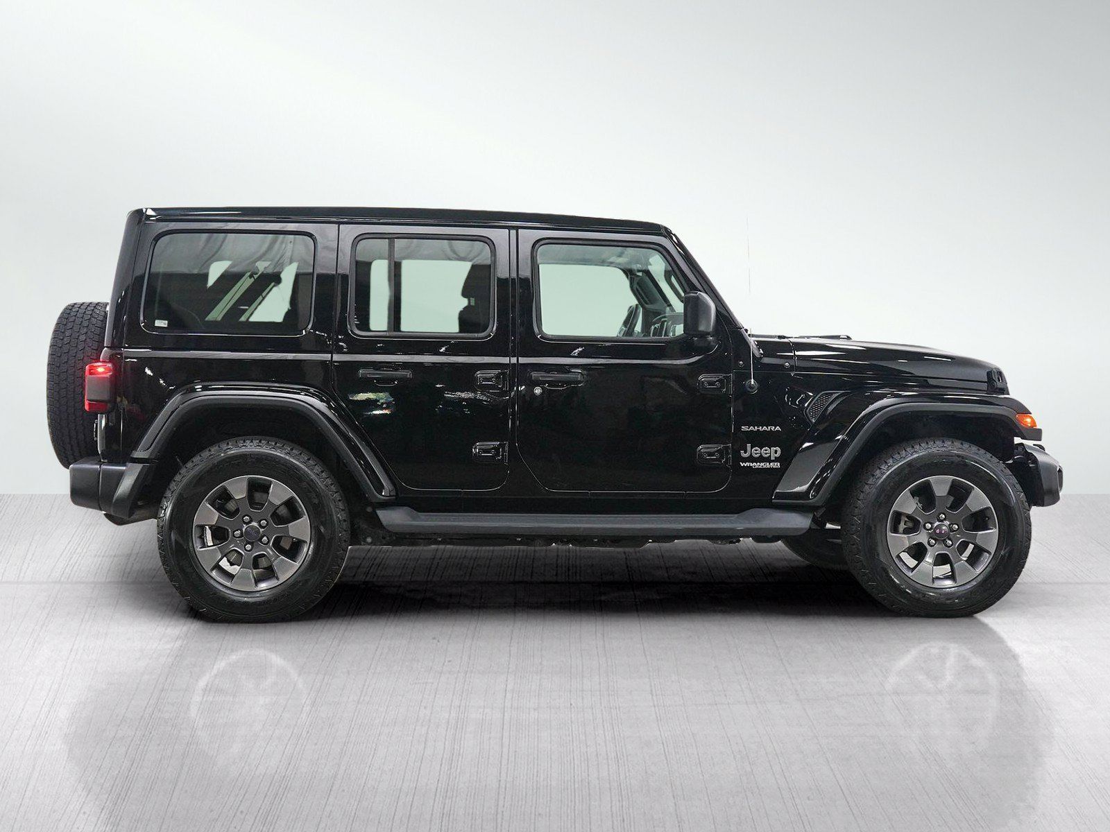 Used 2019 Jeep Wrangler Unlimited Sahara w/ Uconnect 4C Nav & Sound Group AWD/4WD image 6