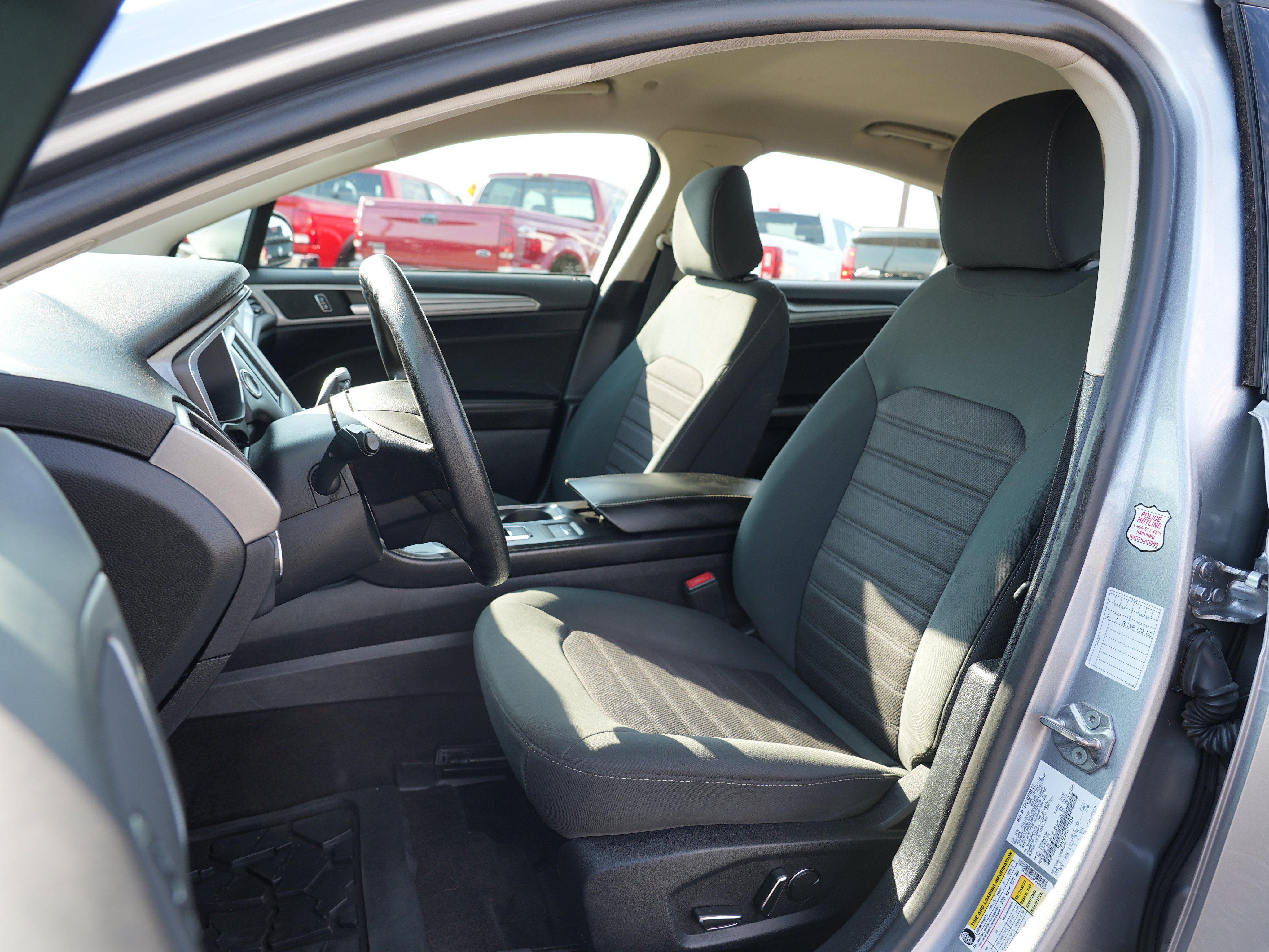 Used 2020 Ford Fusion SE FWD image 12