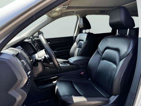 Used 2023 Nissan Pathfinder SL w/ SL Premium Package FWD image 18