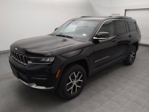 Used 2023 Jeep Grand Cherokee L Limited AWD/4WD image 2
