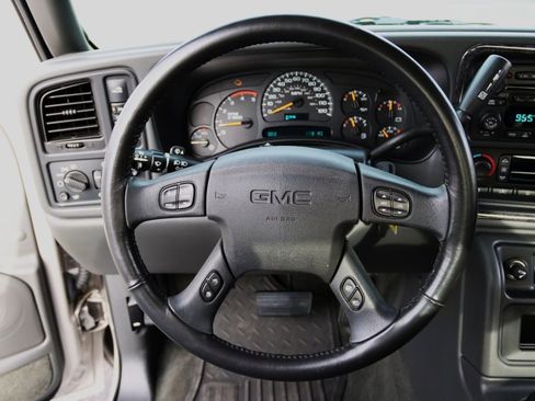 Used 2004 GMC Sierra 3500 SLT w/ Heavy-Duty Power Package image 21