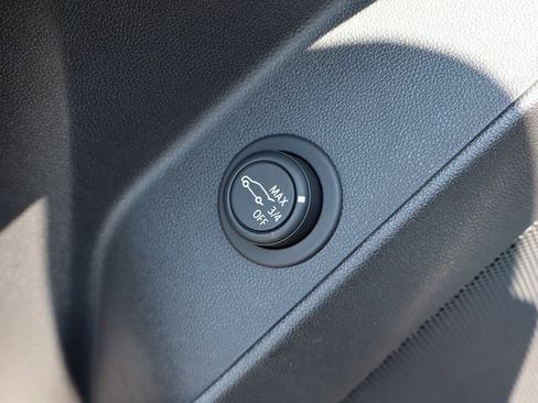 Used 2021 Chevrolet Equinox LT image 22