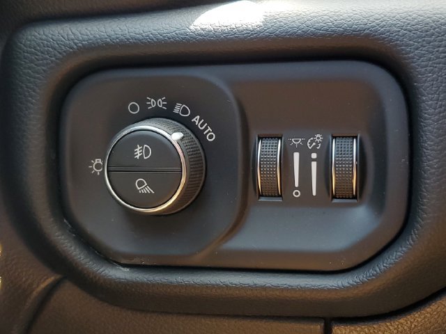 Used 2026 RAM 2500 Laramie AWD/4WD image 39