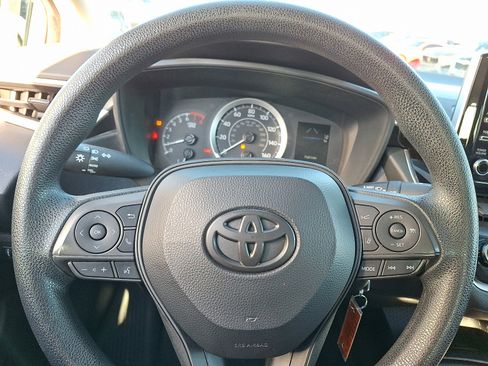 Used 2020 Toyota Corolla LE image 19