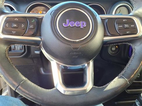 Used 2019 Jeep Wrangler Unlimited Sahara image 11