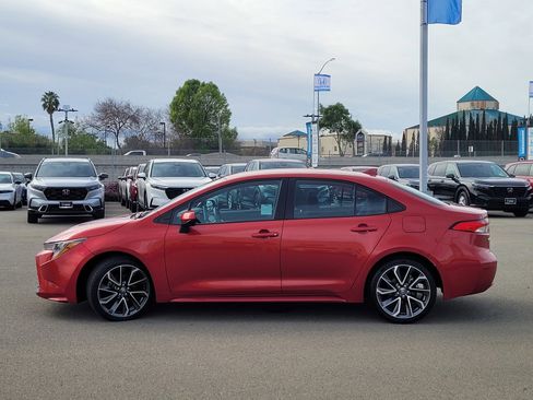 Used 2021 Toyota Corolla LE image 7