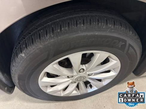 Used 2018 Chrysler Pacifica Touring-L FWD image 8
