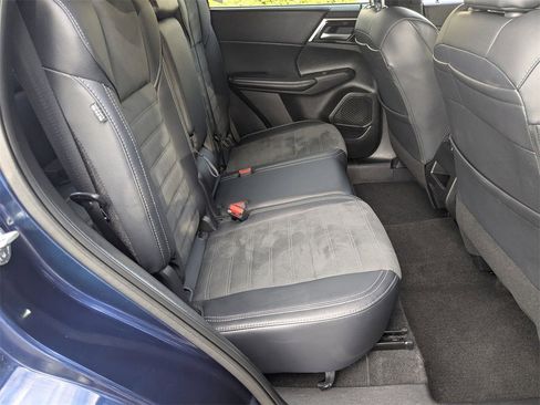 Used 2024 Mitsubishi Outlander SE image 28