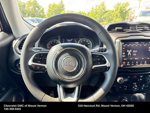 Used 2023 Jeep Renegade Latitude AWD/4WD image 17