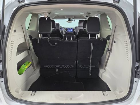 Used 2023 Chrysler Pacifica Touring-L FWD image 26