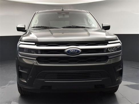 Used 2022 Ford Expedition XLT image 3