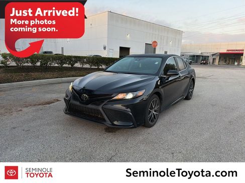 Used 2023 Toyota Camry SE w/ Cold Weather Package image 1