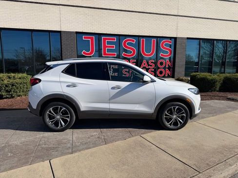 Used 2021 Buick Encore GX Essence image 3