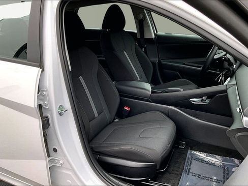 Used 2024 Hyundai Elantra SE image 7