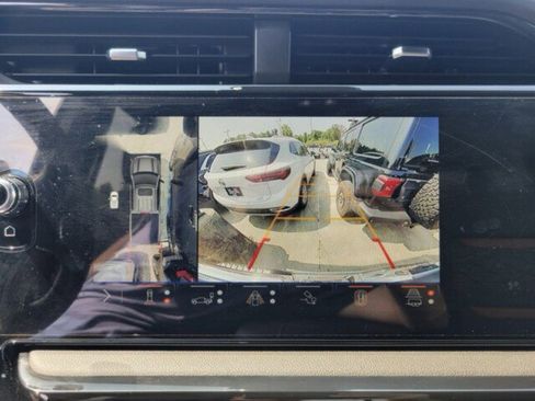 Used 2024 GMC Sierra 1500 AT4 w/ Technology Package image 11