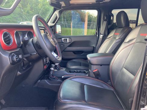 Used 2023 Jeep Gladiator Rubicon w/ LED Lighting Group AWD/4WD image 3