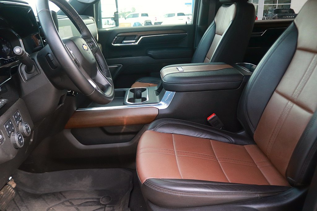 Used 2024 Chevrolet Silverado 2500 High Country w/ Technology Package AWD/4WD image 17