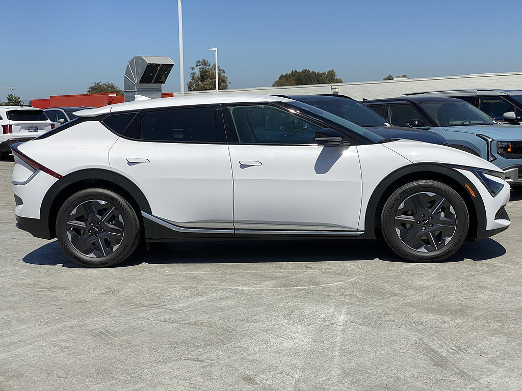 New 2026 Kia EV6 Light RWD image 2