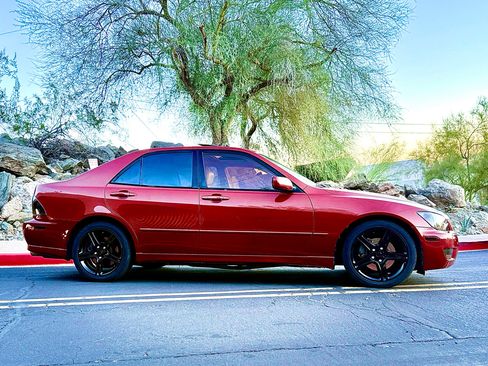 Used 2001 Lexus IS 300 image 5