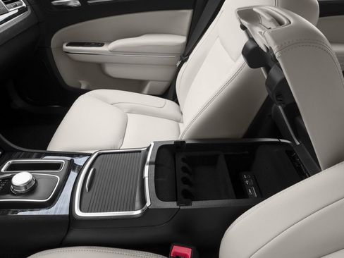 Used 2016 Chrysler 300 Limited RWD image 12
