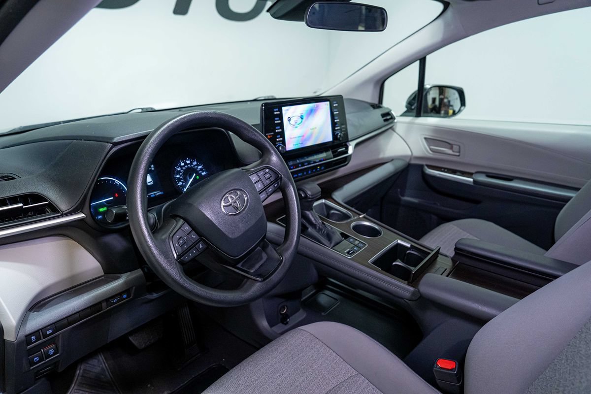 Used 2023 Toyota Sienna LE FWD image 10
