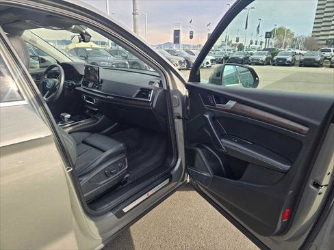 Certified 2025 Audi Q5 2.0T Premium Plus w/ Premium Plus Package AWD/4WD image 12