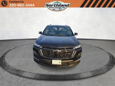 Used 2023 Chevrolet Traverse RS image 2