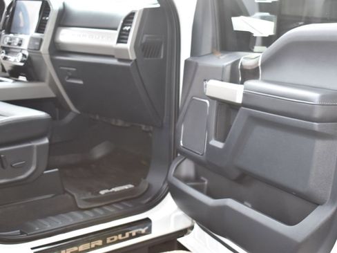 Used 2022 Ford F250 Lariat w/ Black Appearance Package image 22