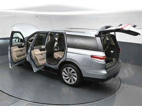 Used 2022 Lincoln Navigator Reserve image 54