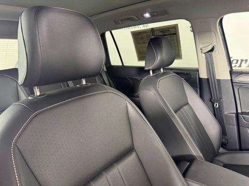 Used 2023 Volkswagen Tiguan SE w/ Panoramic Sunroof Package AWD/4WD image 37
