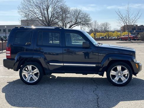 Used 2011 Jeep Liberty Sport AWD/4WD image 2