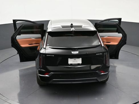 Used 2026 Cadillac Optiq Sport 2 AWD/4WD image 37