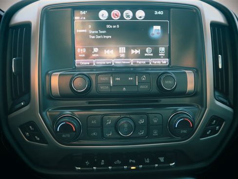 Used 2018 GMC Sierra 3500 Denali w/ Duramax Plus Package image 11