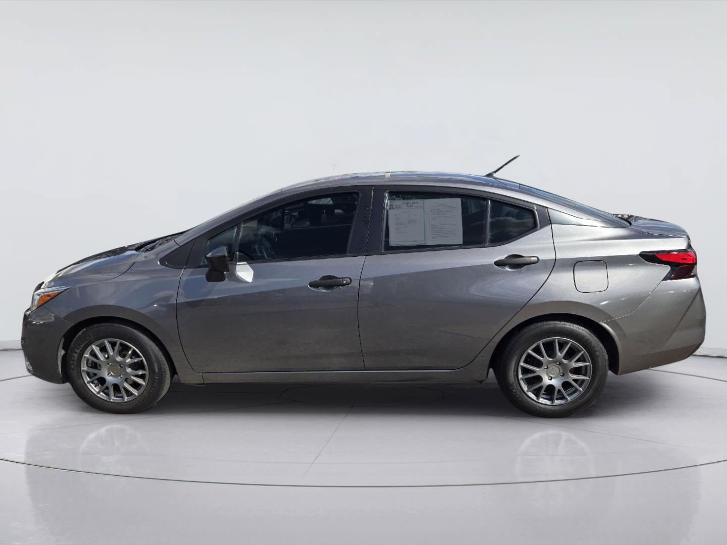 Used 2022 Nissan Versa S FWD image 5