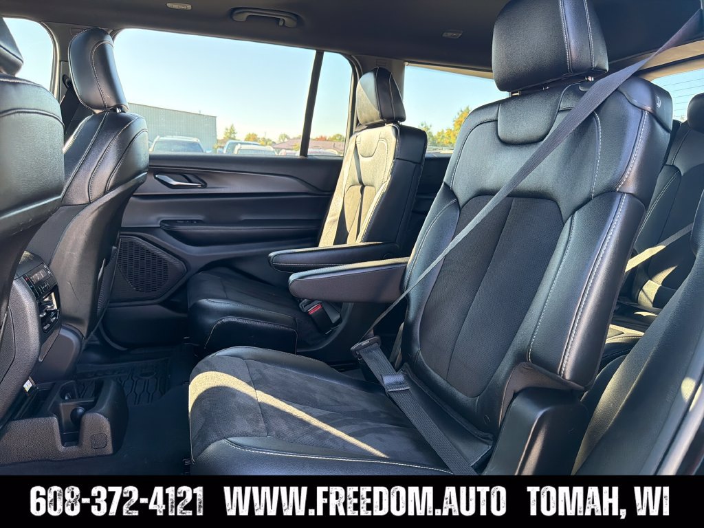 Used 2024 Jeep Grand Cherokee L Altitude AWD/4WD image 29