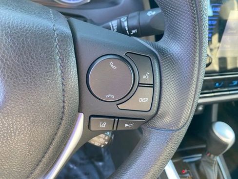 Used 2017 Toyota Corolla LE w/ Carpet Mat Package (TMS) FWD image 17