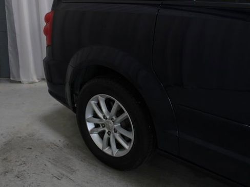Used 2014 Dodge Grand Caravan SXT FWD image 28
