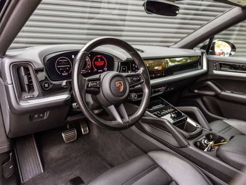 Certified 2024 Porsche Cayenne S AWD/4WD image 4