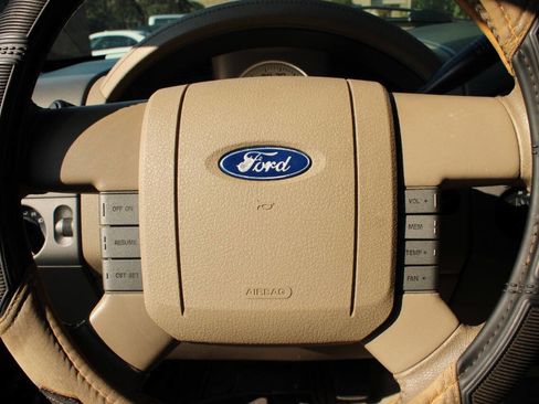 Used 2005 Ford F150 Lariat image 34